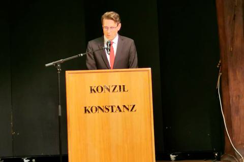 olg-praesident-stuttgart-dr-singer-beim-vortrag