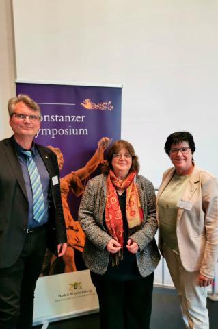 regina-jank-mit-teilnehmern-aus-der-politik